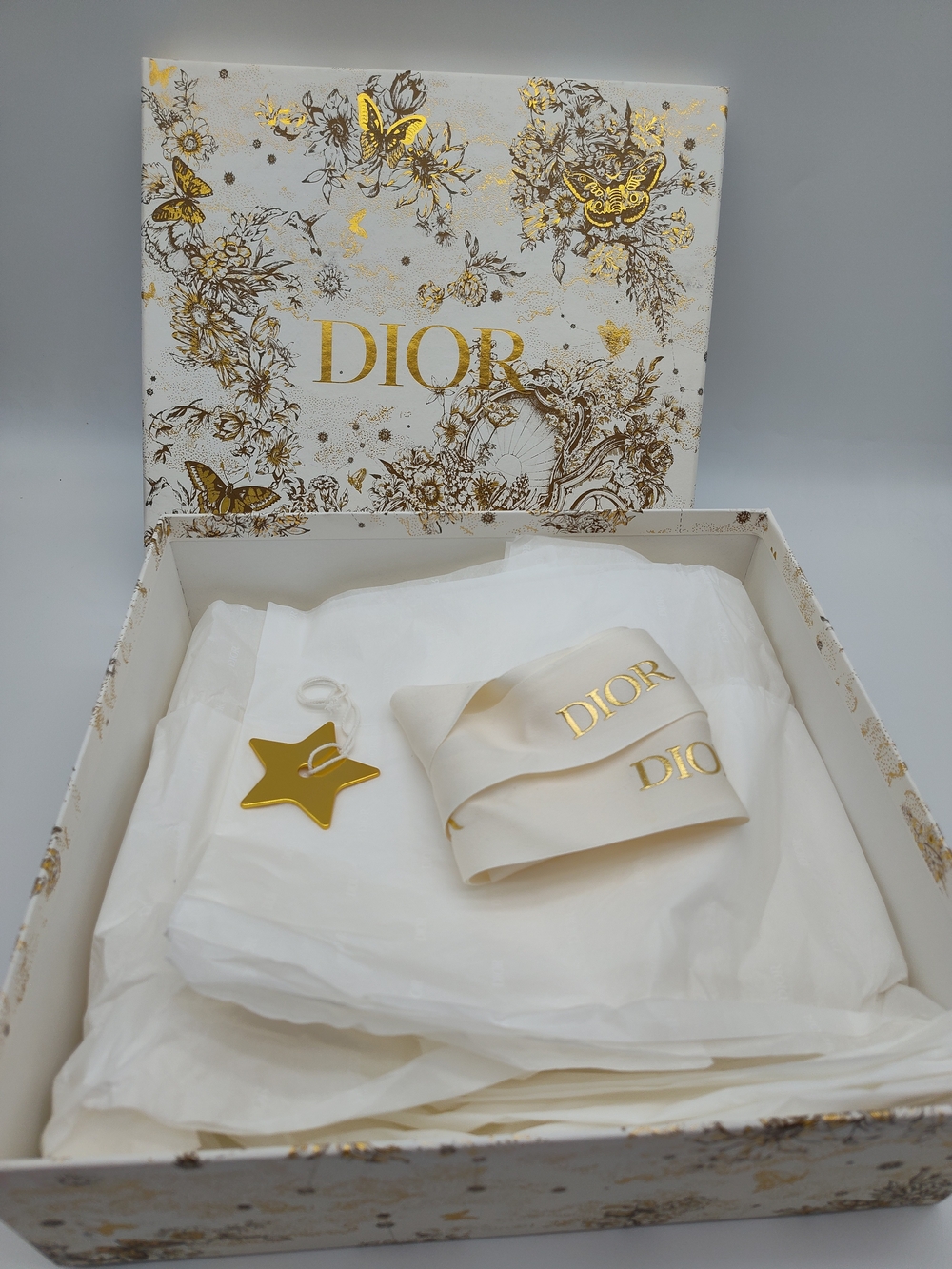 DIOR Le Chariot Gift Box 2" Ribbon Gold Star Charm Tissue Luxury Packaging Set - Picture 5 of 15
